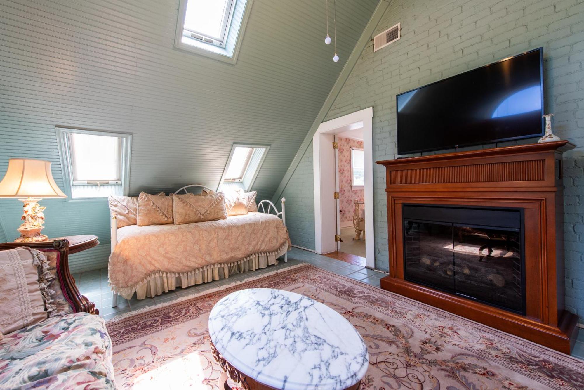 Central Park Bed & Breakfast Louisville Room photo